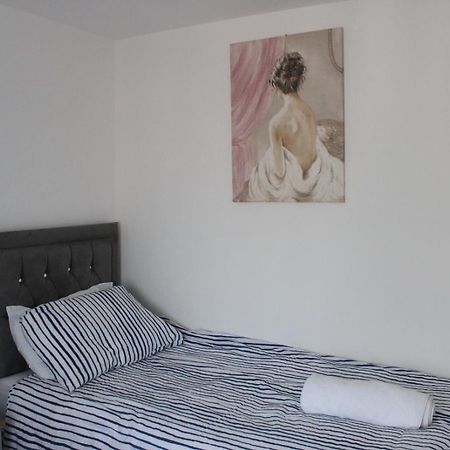 Exquisite And Modern 2 Bed Maisonette Harmondsworth Exteriér fotografie
